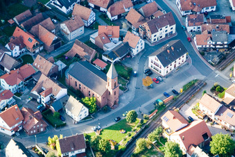 Vue aérienne de Vue des rues et des maisons dans les quartiers résidentiels à Bruchweiler-Bärenbach dans le département Rhénanie-Palatinat, Allemagne