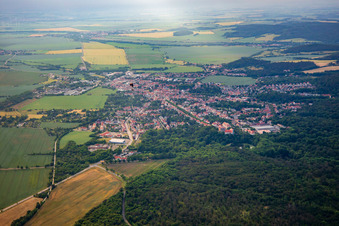 Vue aérienne de De l'ouest à Ballenstedt dans le département Saxe-Anhalt, Allemagne
