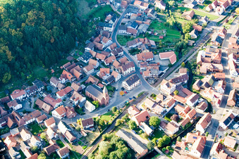 Vue aérienne de Vue des rues et des maisons dans les quartiers résidentiels à Bruchweiler-Bärenbach dans le département Rhénanie-Palatinat, Allemagne