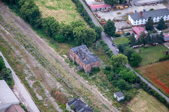 Vue aérienne de Ruine de la Vater-Jahn-Straße à le quartier Ermsleben in Falkenstein dans le département Saxe-Anhalt, Allemagne
