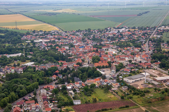 Vue aérienne de B185 à le quartier Ermsleben in Falkenstein dans le département Saxe-Anhalt, Allemagne