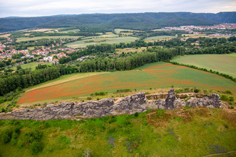 Vue oblique de Mur du Diable (Königstein) à le quartier Weddersleben in Thale dans le département Saxe-Anhalt, Allemagne