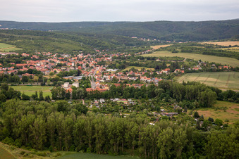 Vue aérienne de Alte Bahnhofsstr à le quartier Neinstedt in Thale dans le département Saxe-Anhalt, Allemagne
