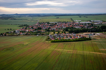 Vue aérienne de Du sud à le quartier Warnstedt in Thale dans le département Saxe-Anhalt, Allemagne