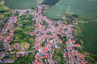 Vue aérienne de Rue de la Paix à le quartier Westerhausen in Thale dans le département Saxe-Anhalt, Allemagne
