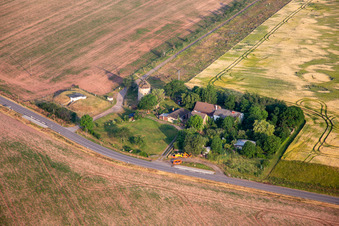 Vue aérienne de Moulin à vent à tour hollandaise Endorf à le quartier Endorf in Falkenstein dans le département Saxe-Anhalt, Allemagne