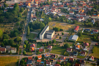 Vue aérienne de Lycée Ludwig Gleim à le quartier Ermsleben in Falkenstein dans le département Saxe-Anhalt, Allemagne