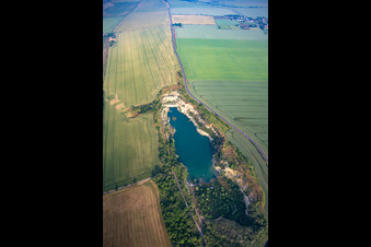 Photographie aérienne de Lac de carrière à Bahnhofstr à le quartier Ermsleben in Falkenstein dans le département Saxe-Anhalt, Allemagne