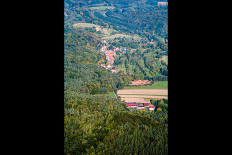 Vue aérienne de Village vu de l'ouest à Oberschlettenbach dans le département Rhénanie-Palatinat, Allemagne