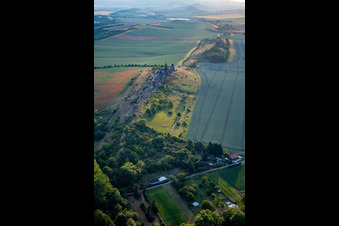 Vue aérienne de Mur du Diable (Königstein) vu de l'est à le quartier Weddersleben in Thale dans le département Saxe-Anhalt, Allemagne