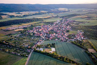 Vue aérienne de Vue de la ville depuis l'est à le quartier Timmenrode in Blankenburg dans le département Saxe-Anhalt, Allemagne