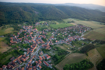 Vue aérienne de Du nord-est à le quartier Benzingerode in Wernigerode dans le département Saxe-Anhalt, Allemagne