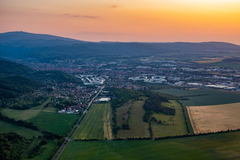 Vue aérienne de Sous le Brocken au coucher du soleil à Wernigerode dans le département Saxe-Anhalt, Allemagne