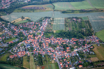 Vue aérienne de Du nord à le quartier Weddersleben in Thale dans le département Saxe-Anhalt, Allemagne