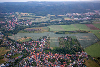 Vue aérienne de Mur du Diable (Königstein) vu du nord à le quartier Weddersleben in Thale dans le département Saxe-Anhalt, Allemagne