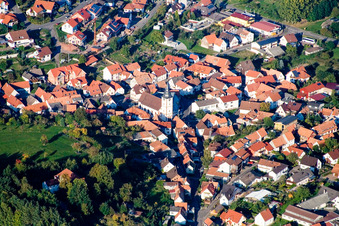 Vue aérienne de Village - Vue à le quartier Gossersweiler in Gossersweiler-Stein dans le département Rhénanie-Palatinat, Allemagne