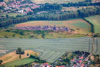 Vue aérienne de Mur du Diable (Königstein) vu du nord à le quartier Weddersleben in Thale dans le département Saxe-Anhalt, Allemagne