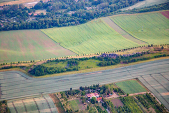 Vue aérienne de Pierres centrales du mur du diable du nord à le quartier Weddersleben in Thale dans le département Saxe-Anhalt, Allemagne