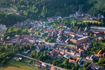 Vue aérienne de Falaise de pierre à le quartier Stangerode in Arnstein dans le département Saxe-Anhalt, Allemagne