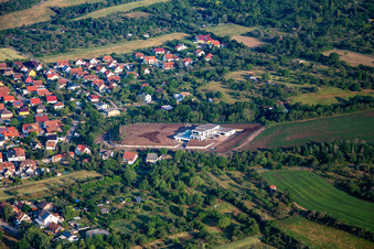 Vue aérienne de Nouveau bâtiment à Felsenkeller à Wallhausen dans le département Saxe-Anhalt, Allemagne