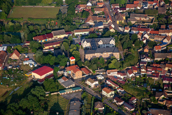 Vue aérienne de Château Wallhausen à Wallhausen dans le département Saxe-Anhalt, Allemagne