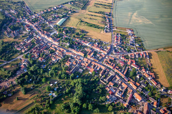 Vue aérienne de Quartier Brücken in Brücken-Hackpfüffel dans le département Saxe-Anhalt, Allemagne