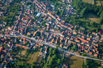 Vue aérienne de Église évangélique Saint-Sauveur Tilleda à le quartier Tilleda in Kelbra dans le département Saxe-Anhalt, Allemagne
