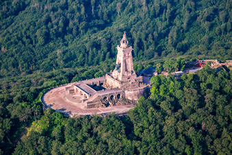 Vue oblique de Monument Kyffhäuser à le quartier Steinthaleben in Kyffhäuserland dans le département Thuringe, Allemagne