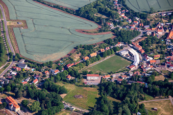 Vue aérienne de Terrain de sport du SV Germania 1928 Meisdorf eV à le quartier Meisdorf in Falkenstein dans le département Saxe-Anhalt, Allemagne