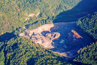 Vue oblique de Carrière de granit du Palatinat à Waldhambach dans le département Rhénanie-Palatinat, Allemagne