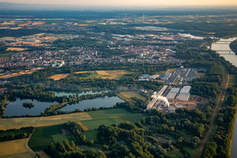 Vue aérienne de Du sud le matin à Germersheim dans le département Rhénanie-Palatinat, Allemagne