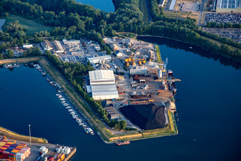 Vue aérienne de Dyckerhoff Beton GmbH au port à Germersheim dans le département Rhénanie-Palatinat, Allemagne