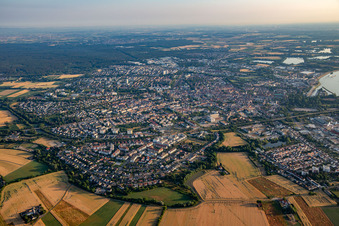 Vue aérienne de Du sud le matin à Speyer dans le département Rhénanie-Palatinat, Allemagne