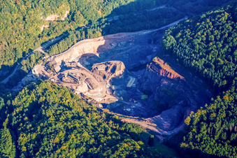 Carrière de granit du Palatinat à Waldhambach dans le département Rhénanie-Palatinat, Allemagne d'en haut