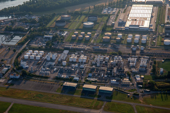 Vue aérienne de Parc de réservoirs TanQuid à Speyer dans le département Rhénanie-Palatinat, Allemagne