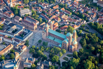 Vue aérienne de Cathédrale à Speyer du matin à Speyer dans le département Rhénanie-Palatinat, Allemagne