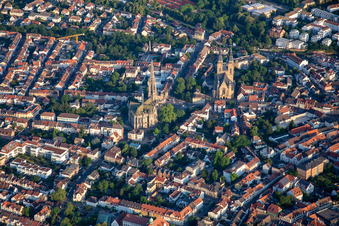 Vue oblique de Église commémorative de la Protestation et de Saint-Joseph à Speyer dans le département Rhénanie-Palatinat, Allemagne