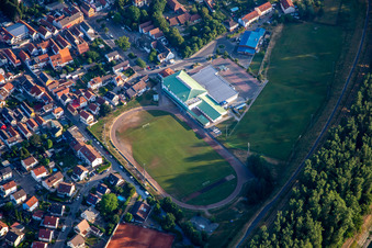 Vue aérienne de Stade à Altrip dans le département Rhénanie-Palatinat, Allemagne