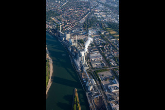 Vue aérienne de Grande centrale électrique Mannheim GKM du sud-est à le quartier Neckarau in Mannheim dans le département Bade-Wurtemberg, Allemagne