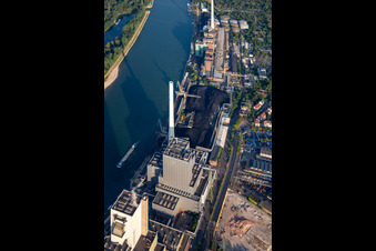 Vue aérienne de Ancienne partie de la grande centrale électrique Mannheim GKM depuis l'est à le quartier Neckarau in Mannheim dans le département Bade-Wurtemberg, Allemagne