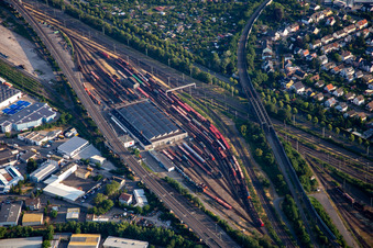 Vue aérienne de Dépôt DB Cargo Mannheim à le quartier Neckarau in Mannheim dans le département Bade-Wurtemberg, Allemagne