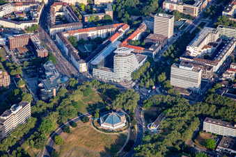Vue aérienne de Planétarium sur la prairie aux lapins à le quartier Schwetzingerstadt in Mannheim dans le département Bade-Wurtemberg, Allemagne