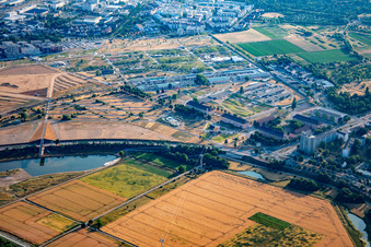 Vue aérienne de Parc Spinelli de l'Exposition fédérale des jardins Mannheim BUGA 2023 avec téléphérique jusqu'au Luisenpark à le quartier Feudenheim in Mannheim dans le département Bade-Wurtemberg, Allemagne