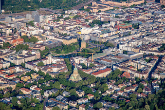 Vue aérienne de Église du Christ et château d'eau Mannheim à le quartier Oststadt in Mannheim dans le département Bade-Wurtemberg, Allemagne