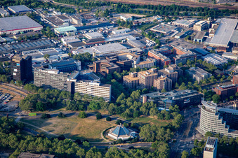 Vue aérienne de Planétarium et zone commerciale de Fahrlach à le quartier Schwetzingerstadt in Mannheim dans le département Bade-Wurtemberg, Allemagne