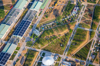 Vue aérienne de ODD 10 : Inégalités réduites. ODD 11 : Villes et communautés durables au parc Spinelli au Salon fédéral des jardins (BUGA 2023). à le quartier Feudenheim in Mannheim dans le département Bade-Wurtemberg, Allemagne