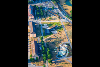 Vue aérienne de Forts pour l'avenir - Les universités au parc Spinelli de l'Exposition fédérale des jardins Mannheim BUGA 2023 à le quartier Feudenheim in Mannheim dans le département Bade-Wurtemberg, Allemagne