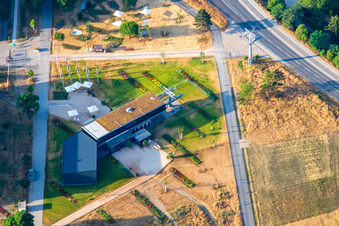 Vue aérienne de Station de téléphérique Spinelli au parc Spinelli de l'Exposition fédérale des jardins Mannheim BUGA 2023 à le quartier Feudenheim in Mannheim dans le département Bade-Wurtemberg, Allemagne