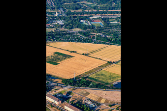 Vue aérienne de Téléphérique de Spinelli au parc Luisen de l'Exposition fédérale des jardins Mannheim BUGA 2023 à le quartier Feudenheim in Mannheim dans le département Bade-Wurtemberg, Allemagne