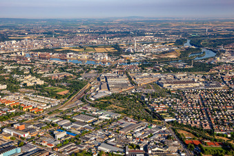 Vue aérienne de Île de Friesenheim à le quartier Luzenberg in Mannheim dans le département Bade-Wurtemberg, Allemagne